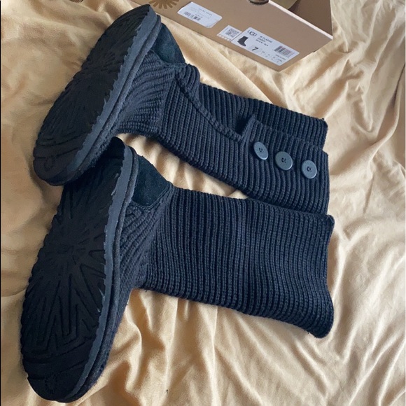 Gently used UGG cardy boots - Picture 1 of 4